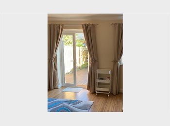 Roomgo UK - Double Rooms + Ensuite Room - Newly Refurbished House | Horsham, Horsham - £850 pcm