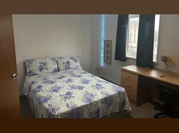 Roomgo UK - Spacious bright double room in great location, 4 minutes walk to train station, Goitside - £500 pcm