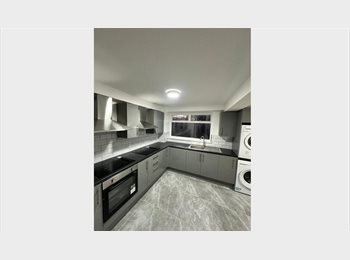 Roomgo UK - Modern, High-Standard Refurbished Spaceroom! Prime Basildon Location with Garden & Excellent Transpo, Basildon - £750 pcm