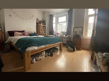 Roomgo UK - Double Room in Cathays, Bills Included - Female Student House (March - June)), Cathays - £586 pcm