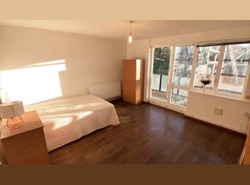 Roomgo UK -  SPACIOUS ROOM + private balcony available in 3 bedroom property in Bermondsey - from 31/01 , Bermondsey - £1,200 pcm