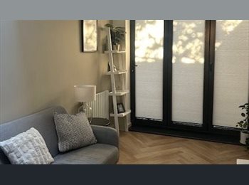 Roomgo UK - Cosy double room in modern property, Clifton - £1,000 pcm