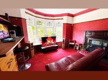Roomgo UK - Large room to let, Paignton - £500 pcm