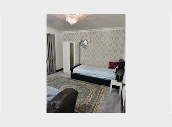 Roomgo UK - Double room for single profession available in Slough, Slough - £650 pcm