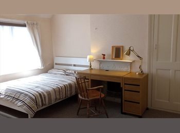 Roomgo UK - Large Double Available Now For Tidy, Pleasant Professional, Goddington - £800 pcm