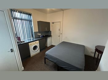 Roomgo UK - Fully Furnished Studio Apartment for Rent – Move-In Ready!, Wakefield - £595 pcm