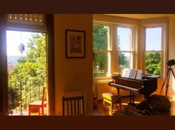 Roomgo UK - Chilled friendly flatmate sought, South Norwood - £918 pcm