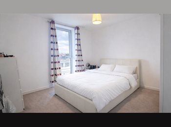 Roomgo UK - Bright double room En-suite available, Old Ford - £1,350 pcm