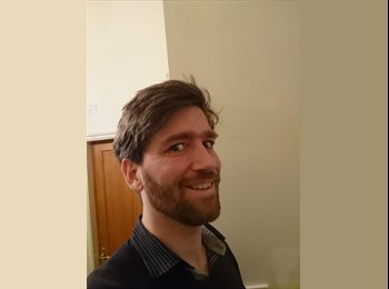 Roomgo UK - Robin - 39 - Halifax