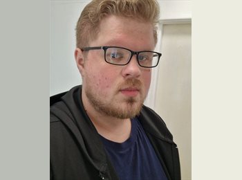 Roomgo UK - Charlie - 29 - Farnborough