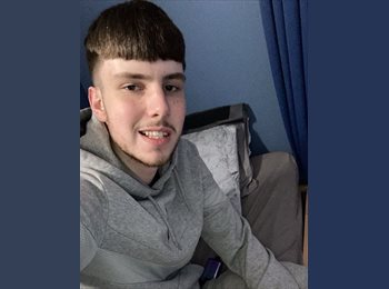 Roomgo UK - Charlie  - 19 - Bristol