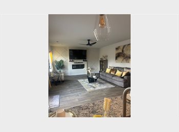 Roomgo US - LUXURY ROOM BY AIRPORT, Union City - $1,000 pm