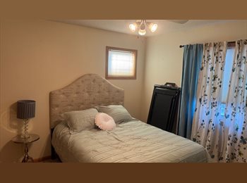 Roomgo US - Cozy bedroom in sunny home., United States - $1,600 pm