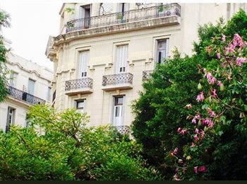 Roomgo AR - Amplia habitación en San Telmo con balcón y vista a la hermosa calle Defensa., Buenos Aires - AR$ 490.000 pm