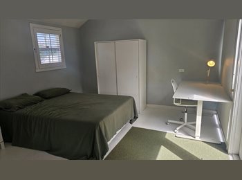 Roomgo AU - Bright furnished room available - great transport nearby, Camperdown - $600 pw