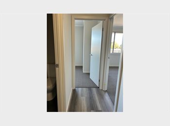 Roomgo AU - Room to Rent in Newish Build - 4 bedroom house, Mount Barker - $300 pw