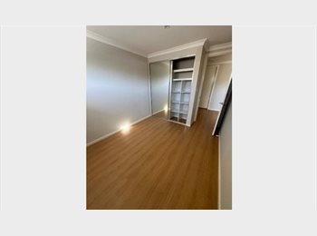 Roomgo AU - Room for Rent (Next to Rouse Hill Metro), Glenwood - $300 pw