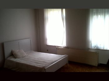 Appartager BE - Extra large (35m2) double room with private en suite bathroom, Etterbeek - 750 € pm