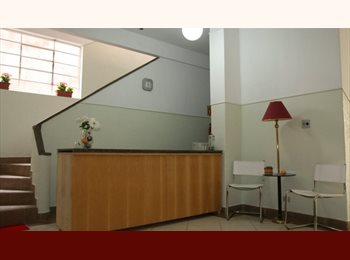 Roomgo BR - QUARTOS - SUITES - CURITIBA  - CENTRO - PENSIONATO - UFPR - HC - CENTRO CÍVICO - SHOPPING MUELLER, Curitiba - R$ 950 Por mês