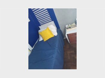 Roomgo BR - Quarto Pequeno Individual para Rapazes Copacabana, Ipanema - R$ 850 Por mês