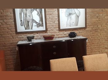 Roomgo BR - Ampla suíte reformada em casa moderna com gente legal - somente para mulheres, Vila Mariana - R$ 1.800 Por mês