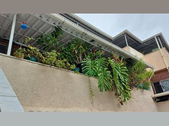 Roomgo BR - Quarto individual para 02 estudantes masculino ou 02 estudantes feminino em apartamento tipo casa, Penha - R$ 1.100 Por mês