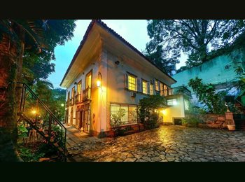 Roomgo BR - Quarto em casarão em Laranjeiras, Laranjeiras - R$ 2.950 Por mês