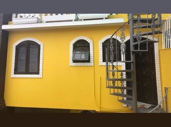 Roomgo BR - Casa dos fundos (dorm, banh, cozinha) c/ garagem, Jabaquara - R$ 1.200 Por mês