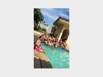 Roomgo BR - Vaga em quarto compartilhado  p/ homens, Morumbi - R$ 800 Por mês