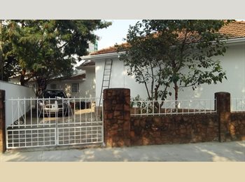 Roomgo BR - Alugo uma casa grande, Pinheiros - R$ 5.500 Por mês