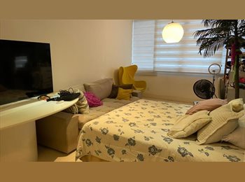 Roomgo BR - Quarto Espaçoso e Aconchegante a Passos da Praia!, Copacabana - R$ 4.200 Por mês