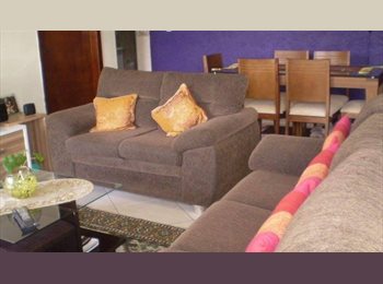 Roomgo BR - Quarto individual para moça próximo ao shop Interlagos., Diadema - R$ 900 Por mês