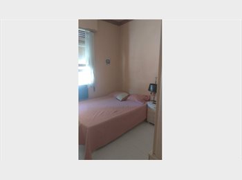 Roomgo BR - Quarto individual para moça que trabalhe/estude fora - Ipanema, Ipanema - R$ 1.600 Por mês