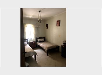 Roomgo BR - Quarto individual com empregada doméstica semanal, Osasco - R$ 950 Por mês