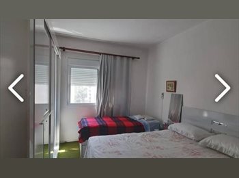 Roomgo BR - Quarto para mulher ao lado do metrô Higienópolis Mackenzie, Consolação - R$ 850 Por mês