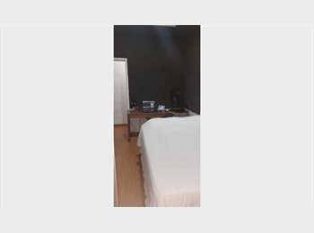 Roomgo BR - Quarto c/banheiro exclusivo na Barra da Tijuca, Itanhangá - R$ 2.000 Por mês