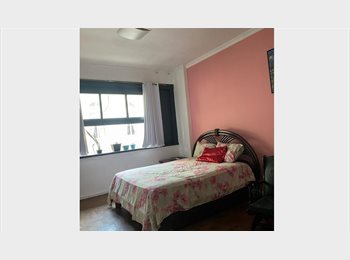 Roomgo BR - Quarto espaçoso na quadra da praia de Copacabana, Copacabana - R$ 3.700 Por mês