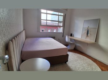 Roomgo BR - Quarto em copa ao lado do metrô e perto da lagoa, Copacabana - R$ 3.500 Por mês