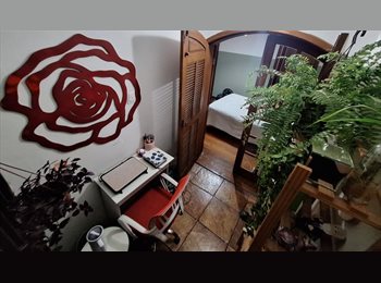 Roomgo BR - Quarto casal com varanda e muito charme, Belo Horizonte - R$ 1.050 Por mês