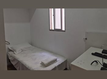 Roomgo BR - ALUGO QUARTO PERTINHO DA PRAIA, Copacabana - R$ 1.800 Por mês