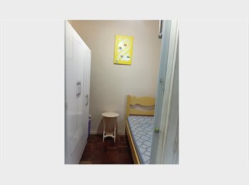 Roomgo BR - Alugo quarto p moças  estudantes, Copacabana - R$ 850 Por mês