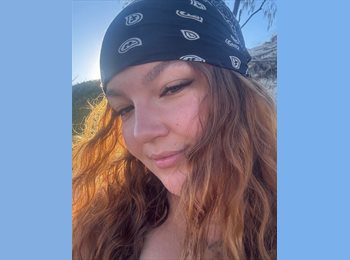 Roomgo BR - Jamile  - 22 - Florianópolis