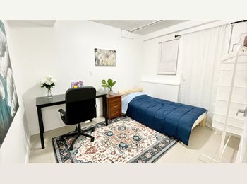 Roomgo CA - Fully Furnished Room in North Vancouver - Ready Now, Burnaby - $900 pcm