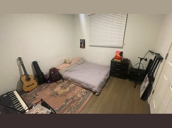 Roomgo CA - Room for rent, walking distance from Sheridan College, Canada - $1,000 pcm