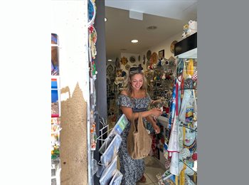 Roomgo CA - Rania - 25 - Vancouver