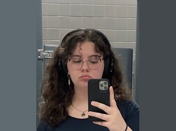 Roomgo CA - Laci - 18 - Edmonton