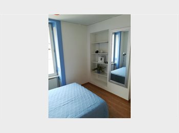 Roomgo CH - Jolie chambre meublée au centre ville, Neuchâtel - 650 CHF / Mois