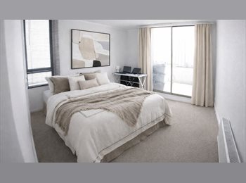 CompartoDepto CL - ¡Habitación con balcón privado y baño exclusivo en el corazón de Santiago!, Santiago Centro - CH$370.000 por mes