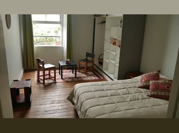CompartoDepto CL - Arriendo amplia y luminosa habitación en Cerro Alegre, Valparaíso - CH$270.000 por mes