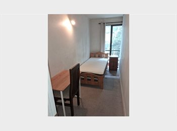 CompartoDepto CL - Pieza a dos cuadras del metro Ines de Suarez, Providencia - CH$300.000 por mes